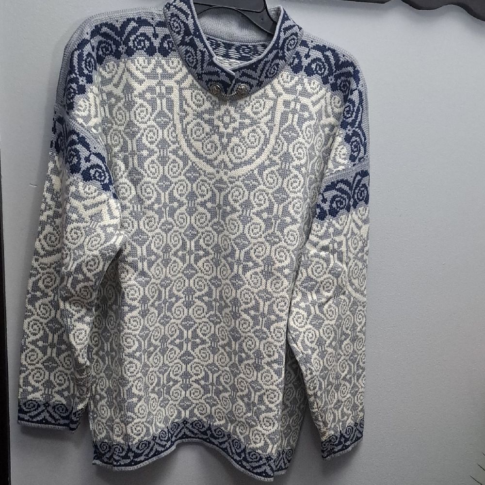 Dale of Norway Pure Wool Navy and White Knit Sweater Size Medium NWOT